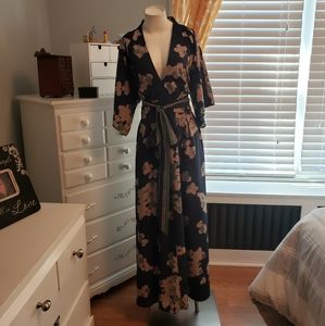 Gorgeous long dress with pockets.